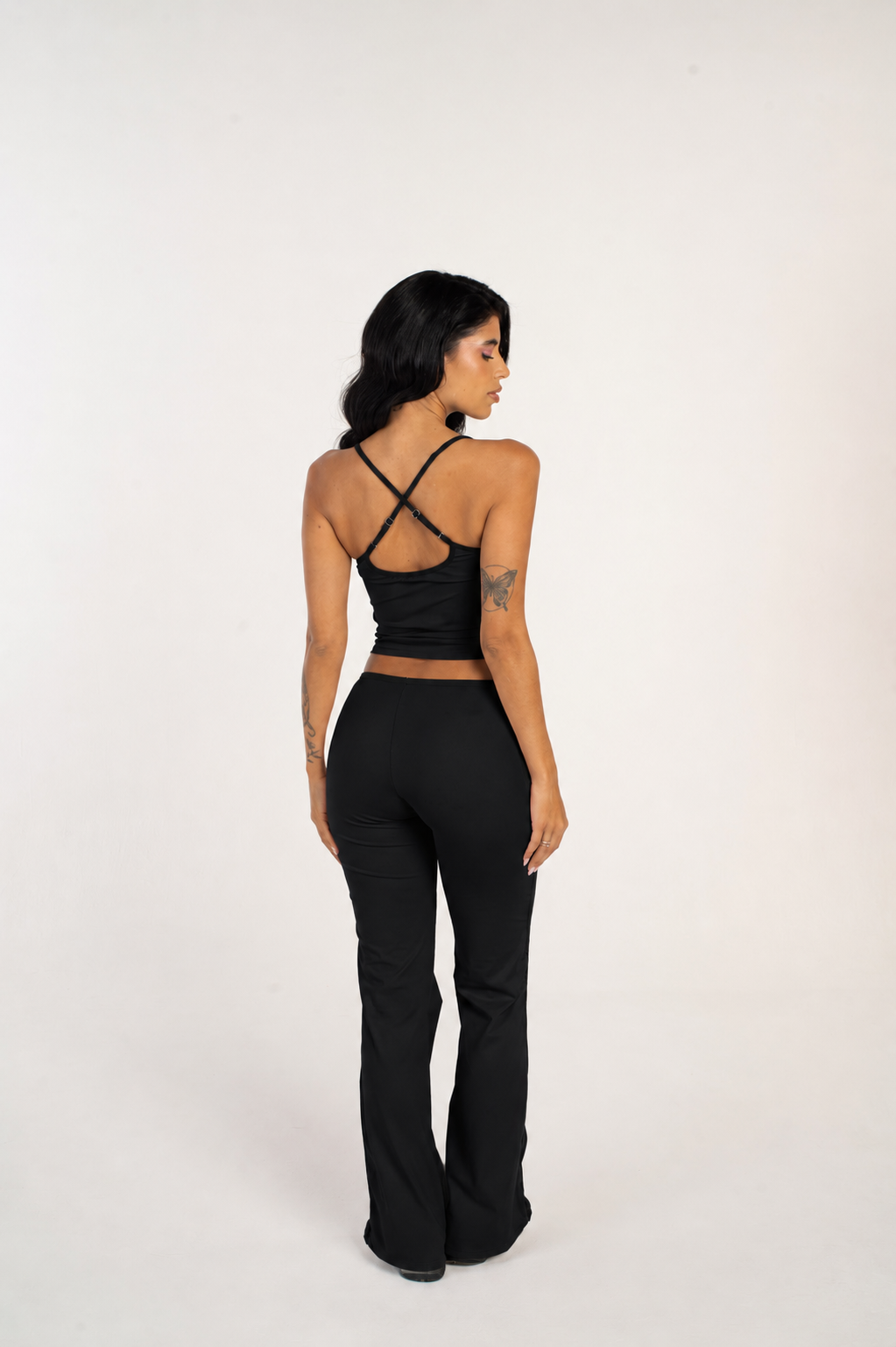 Calça flare cintura média na cor gaslight