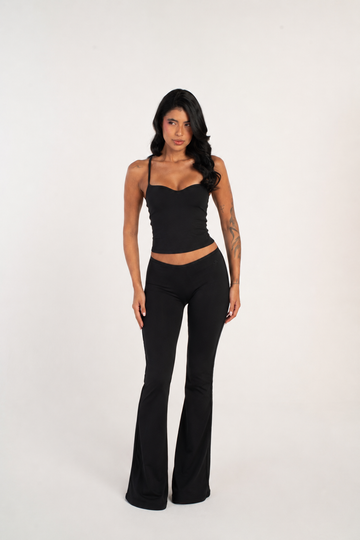 Calça flare cintura média na cor gaslight