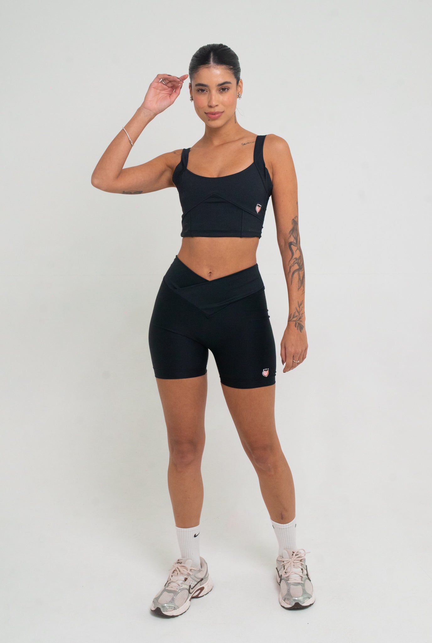 short com cós transpassado na cor black