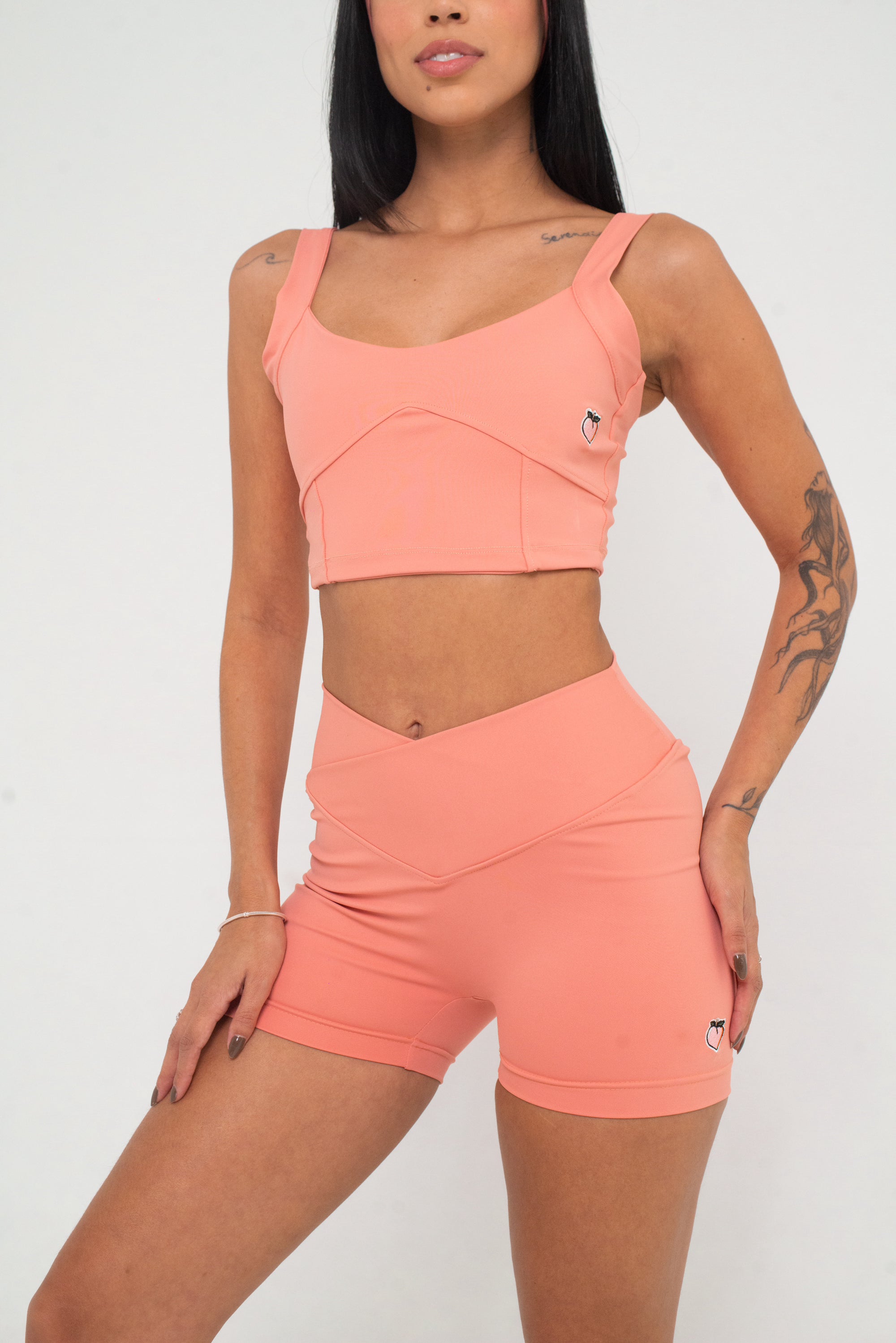 short com cós transpassado na cor lantana