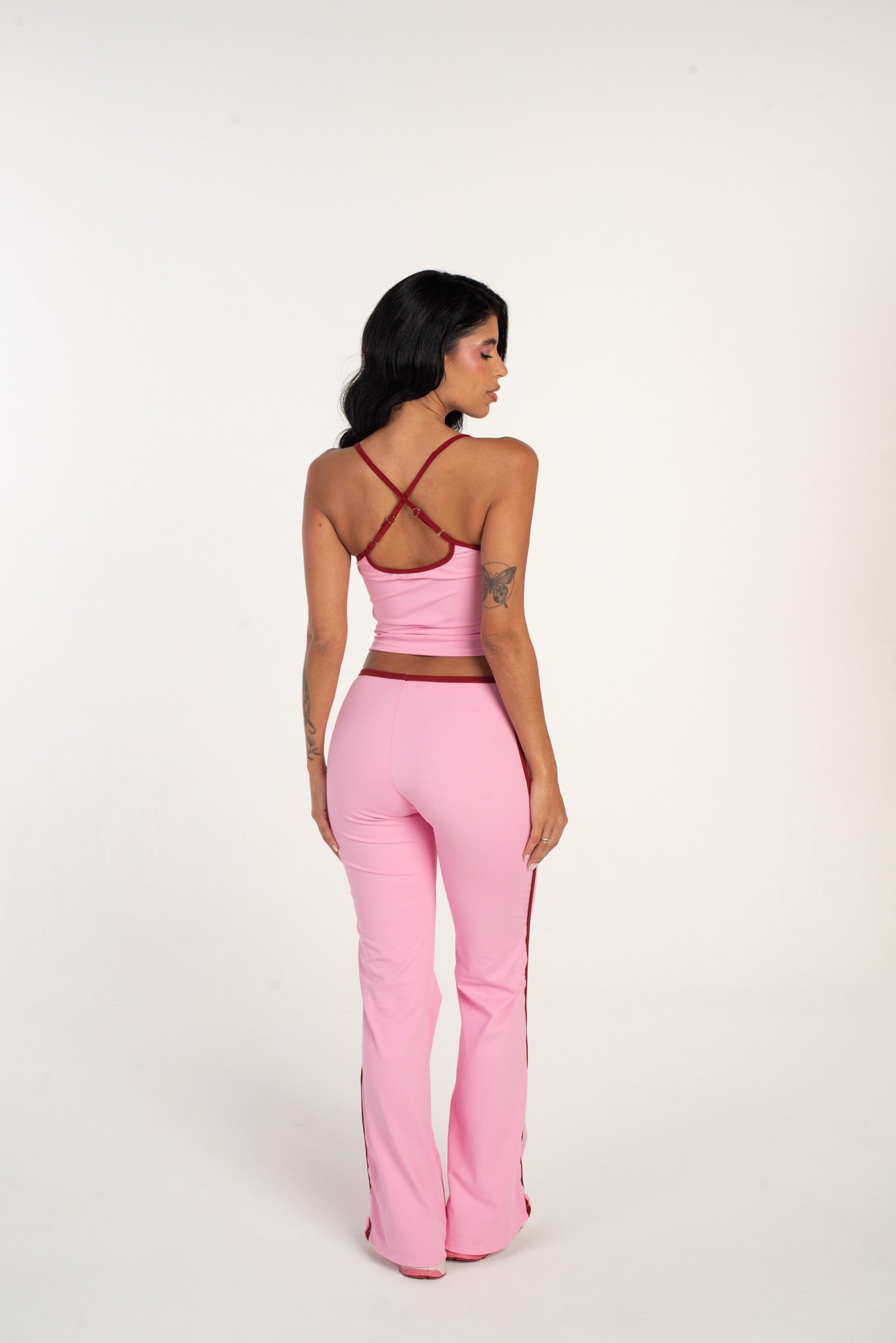Calça flare cintura média na cor love bombing