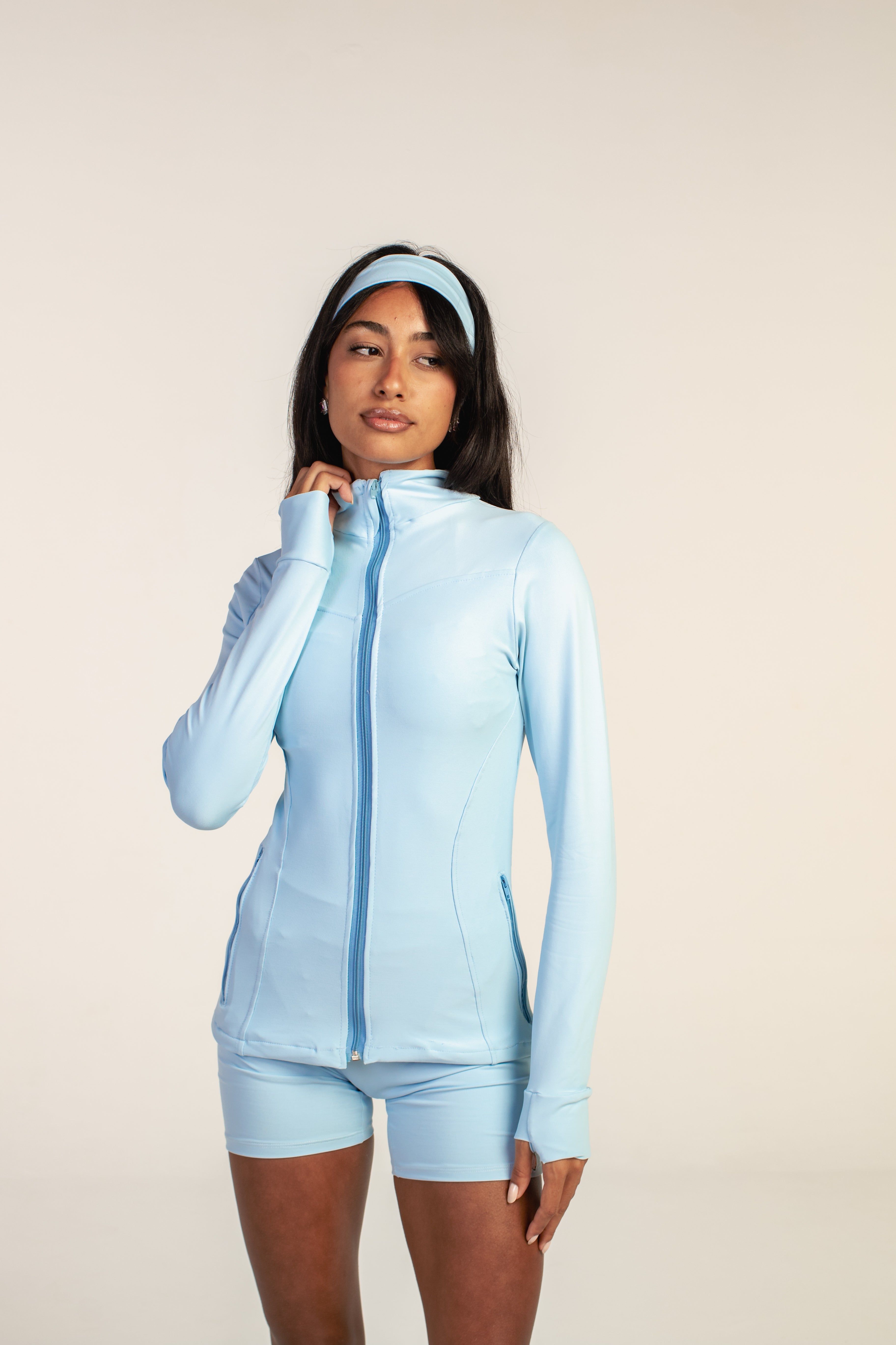 jaqueta compressora com bolso na cor blue sky