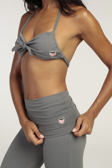 calça flare com cós dobrado na cor moon