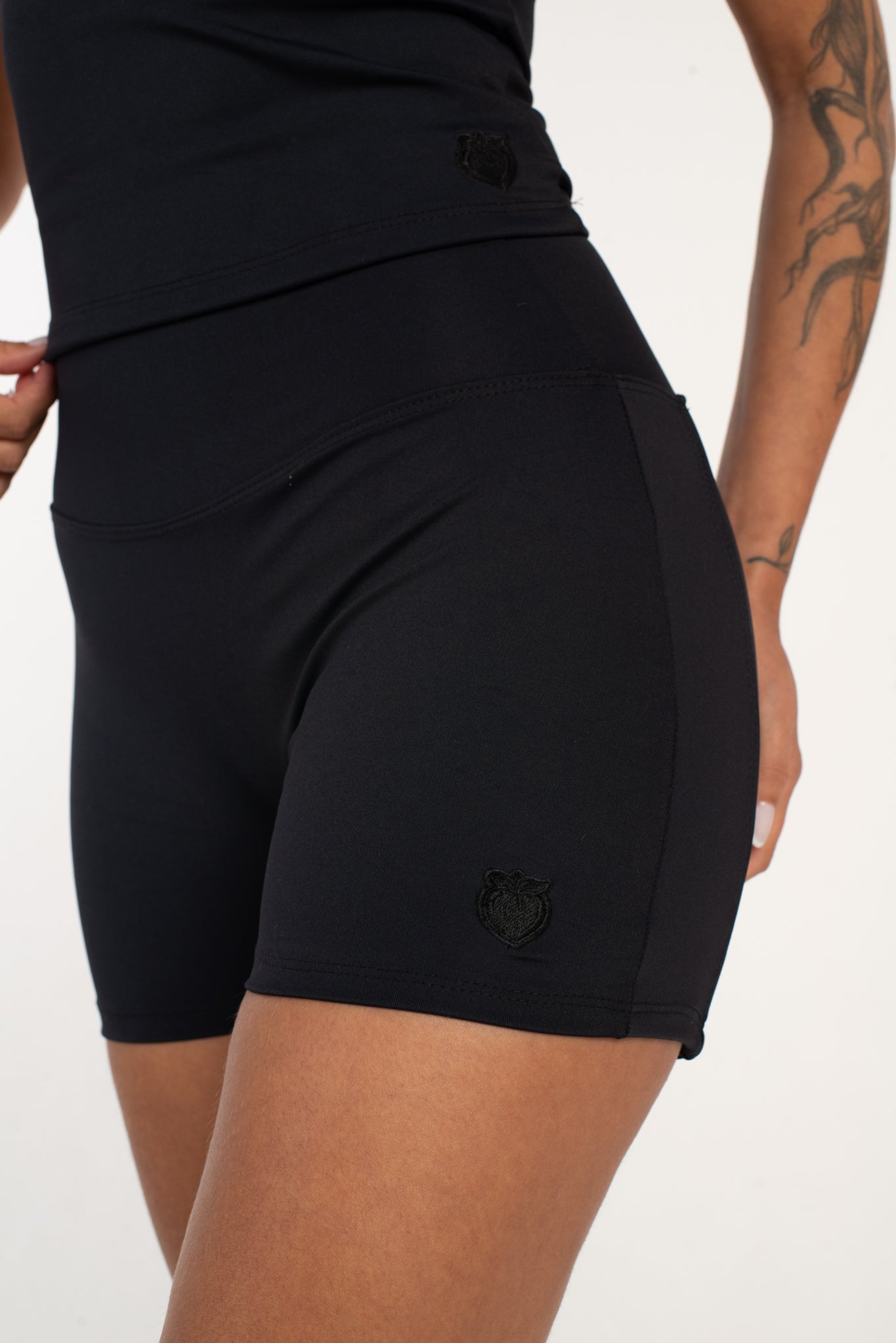 shorts coração na cor gaslight