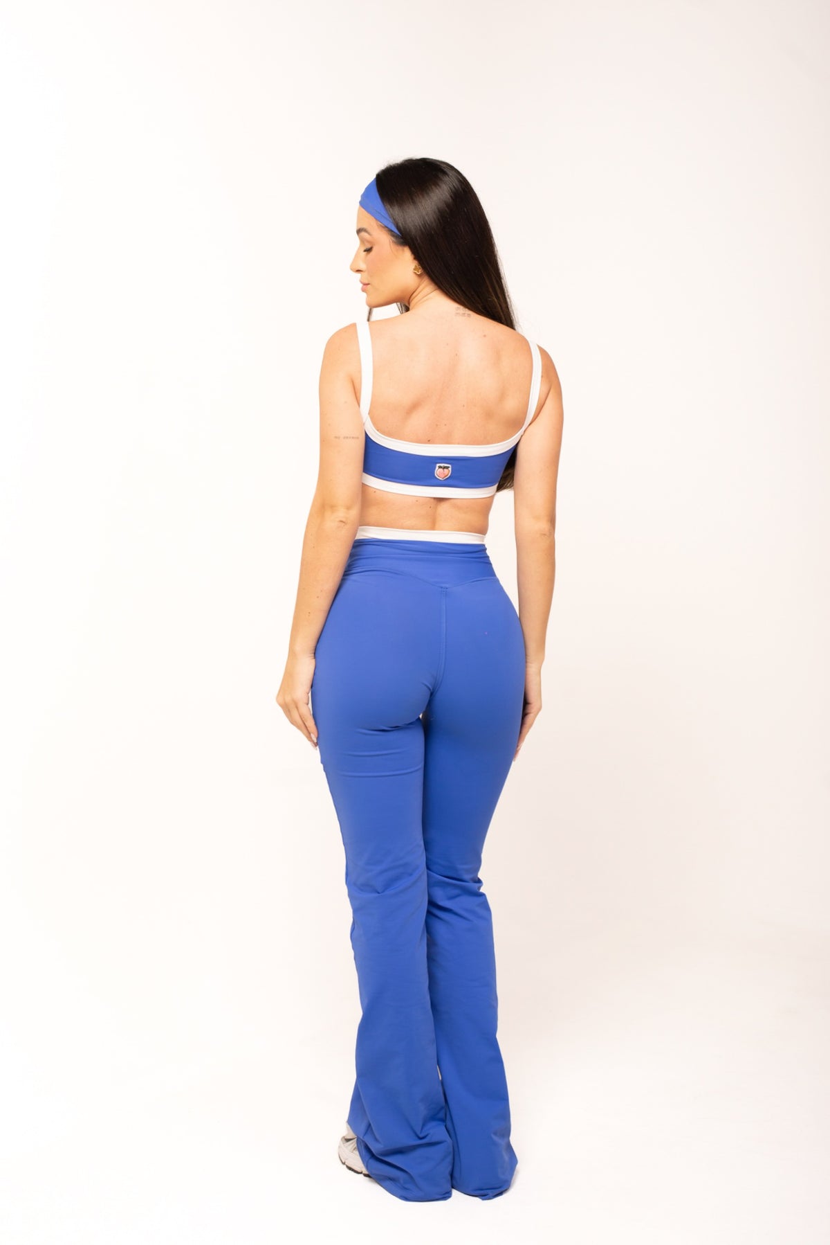 Calça flare bicolor com cós cruzado na cor wave