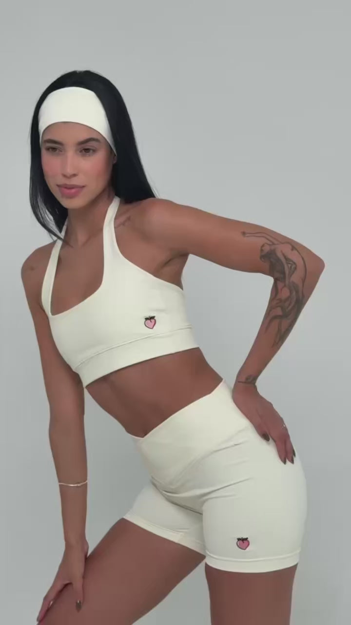 short com cós transpassado na cor natural